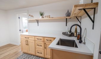 210 DORRIS St, Springfield, OR 97477