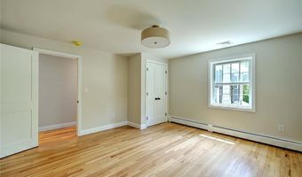 1 Cheshire Dr, Barrington, RI 02806
