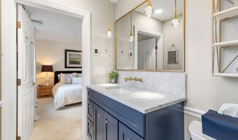 15 Zephyr Ln, Barrington, RI 02806