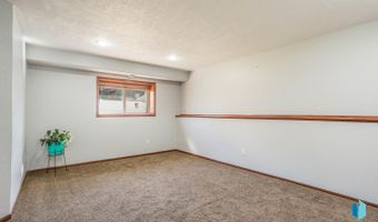 808 N Quartz Ave, Brandon, SD 57005