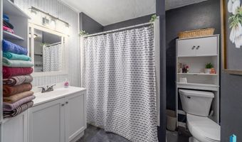 205 S 1st Ave, Brandon, SD 57005