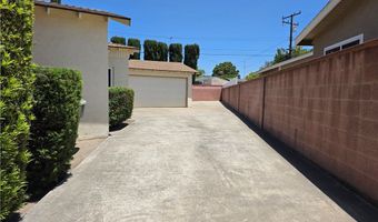 900 S Calico Cir, Anaheim, CA 92804