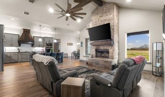 170 Rolling Hills Blvd, Alvord, TX 76225