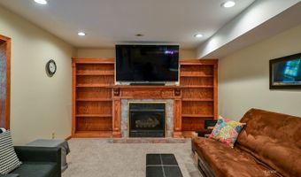 5 Warwick Ln, Athens, OH 45701
