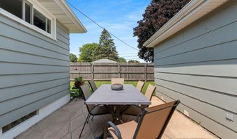 2207 S GREENVIEW St, Appleton, WI 54915