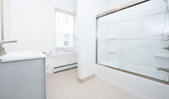 527 E Main St 2nd floor Right, Bridgeport, CT 06608