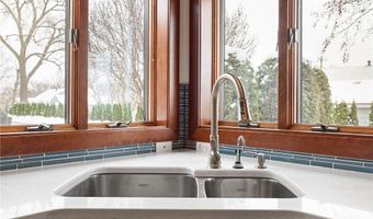 400 Oakland Pl NE 9, Austin, MN 55912