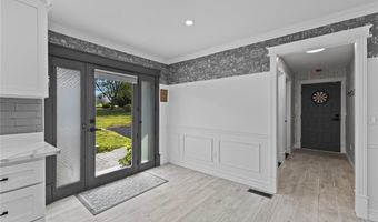 10 J H Dwyer Dr, Middletown, RI 02842