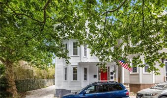 28 Young St 1, Newport, RI 02840