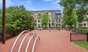 6924 ROCKLEDGE Dr, Bethesda, MD 20817