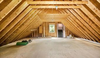 21 Bowling Green Ln, Belfast, ME 04915