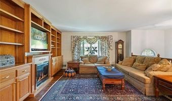 8502 WOODBINE Ln, Annandale, VA 22003
