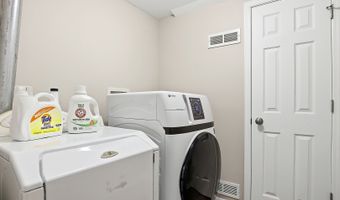 615 Highland Ave, Antioch, IL 60002