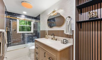 445 Lincoln Dr, Cheshire, CT 06410