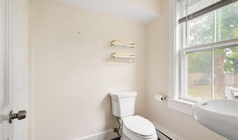 7 Marsh St, Newport, RI 02840