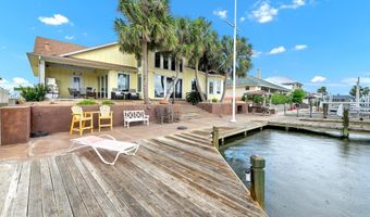 100 Dolphin Ct, Aransas Pass, TX 78336