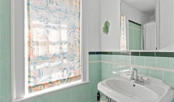 35 Second St, Newport, RI 02840