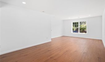 18 Pleasantview Ave, Johnston, RI 02919