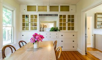 21 Elm St, Belfast, ME 04915