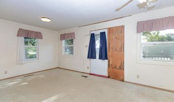 83 Rohr St, Arnolds Park, IA 51331