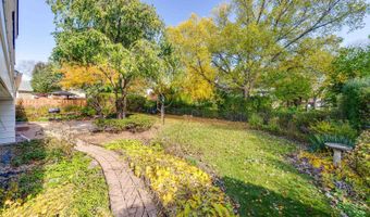 3023 N Windsor Dr, Arlington Heights, IL 60004