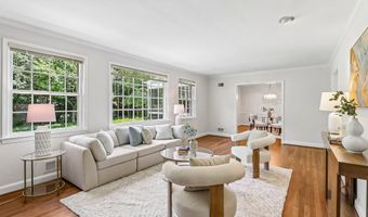 5601 KIRKWOOD Dr, Bethesda, MD 20816