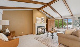 2213 SUNRISE Dr, Appleton, WI 54914
