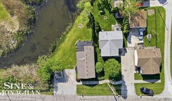 2122 Michigan St, Algonac, MI 48001