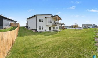 1001 S Moonlight Cir, Brandon, SD 57005