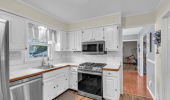 808 Sunset Rd, Beachwood, NJ 08722