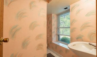 4 High Mountain Trl, Bayonne, NJ 07035