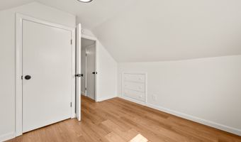 18 Grove Rd, Cromwell, CT 06416