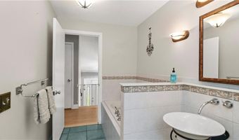 14 Deer Run Dr, Coventry, RI 02816
