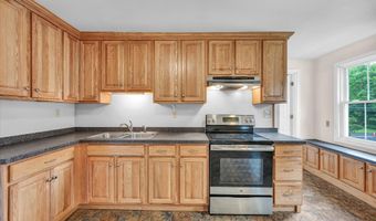 44 Maple Ave, Canton, CT 06019