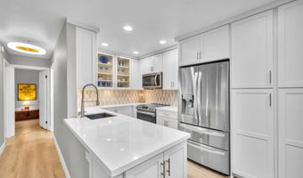 140 UWAPO Rd 36-104, Kihei, HI 96753