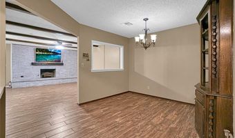 404 Comanche Trl, Altus, OK 73521