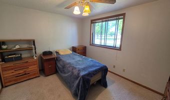 1521 E Melgaard Rd, Aberdeen, SD 57401