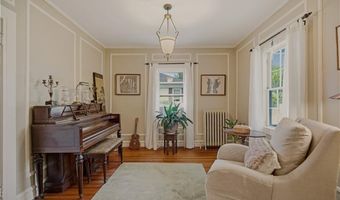 30 Boulevard, Middletown, RI 02842