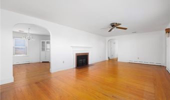 118 Wolcott Ave, Middletown, RI 02842