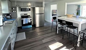 13 Ocean View Dr, Narragansett, RI 02882