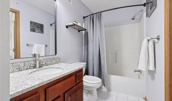 15340 Founders Ln 203, Apple Valley, MN 55124