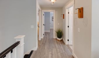 101 Loft Cir, Campton, NH 03223