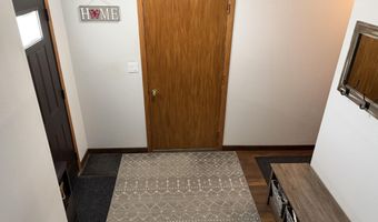 1009 Willow Dr, Aberdeen, SD 57401
