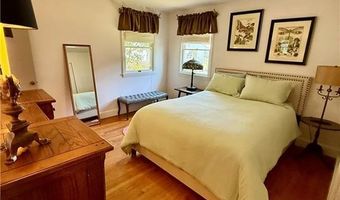 8 Mccormick Rd, Newport, RI 02840