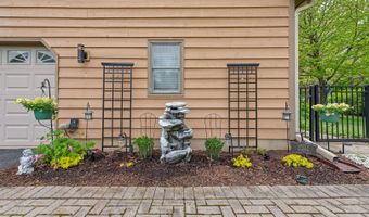 14 Hampton Ct, Algonquin, IL 60102