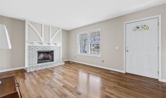 215 Shadyoak Dr, Ballwin, MO 63021