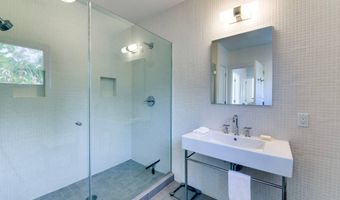54 Gardiner Dr, Amagansett, NY 11930