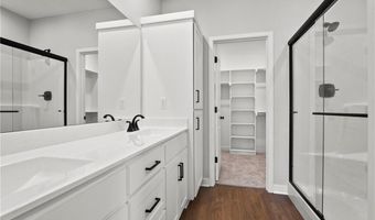 45 E 6th St, Adrian, MO 64720