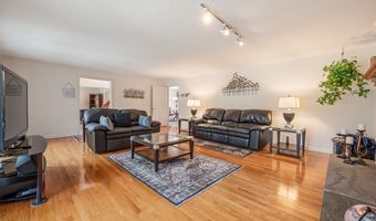 8 Summer Brook Ln, Cromwell, CT 06416