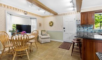 42 Pheasant Ridge Dr, Albany, NY 12211